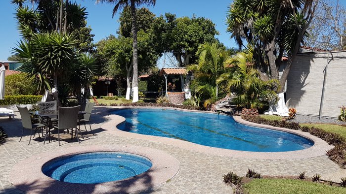 Venta de espectacular Propiedad Casa y Cabañas - Heredia en Santa Rosa, Santo Domingo, Heredia — $890,000