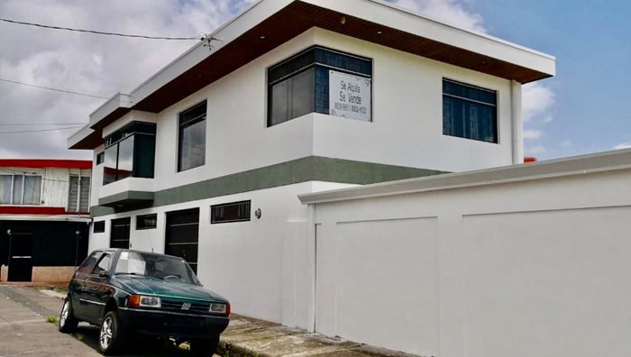 Casa con Local Comercial cerca del Parque de Guadalupe in Guadalupe, Goicoechea, San José — $300,000