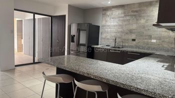 Casa Moderna de 3 Niveles en Alquiler en San Rafael, Escazú | 4 Habitaciones + Excelentes Amenidades en San Rafael, Escazú, San José — $2,600 - Foto 3 de 18