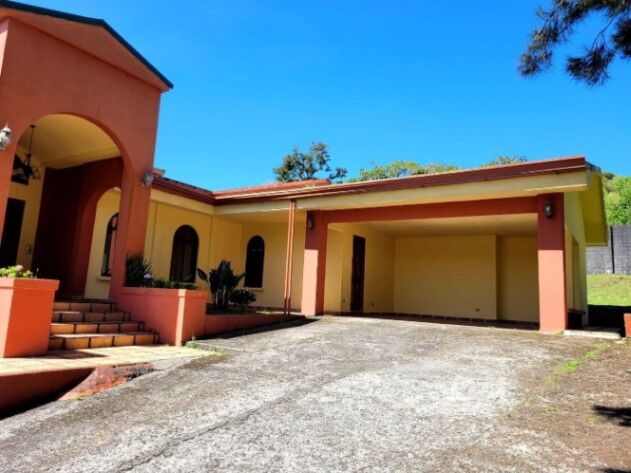 Venta de Magnifica Casa en San Jerónimo, Moravia / OFC Mls. 25-747 en San Jerónimo, Moravia, San José — $450,000