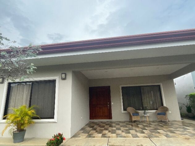 Se vende casa Condominio La Viña  en Tacares, Grecia, Alajuela — ₡ 90 000 000