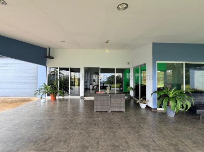 Venta casa de 1 nivel con amplio terreno, vistas y 5 parqueos #26-1877 GS en Mercedes Sur, Puriscal, San José — $375,000