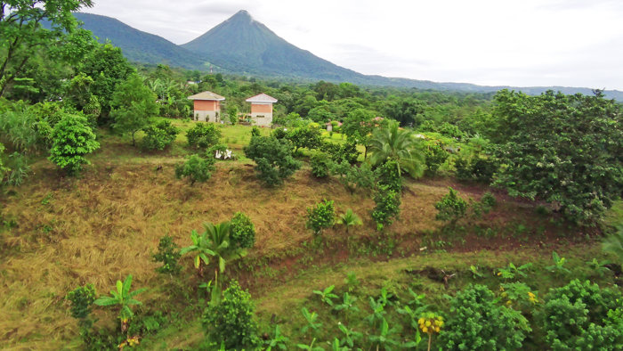 Lote de Altura con Vista al Volcán a 5 minutos de La Fortuna en La Fortuna, San Carlos, Alajuela — $365,000 - Foto 3 de 8