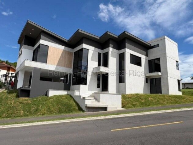 Venta de Casa en Ulloa-Heredia. RAH 26-1451 in Ulloa, Heredia — ₡ 348 000 000