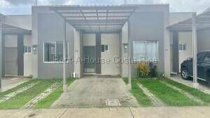 CASA EN VENTA EN ALAJUELA en San Antonio, Alajuela — ₡ 69 000 000