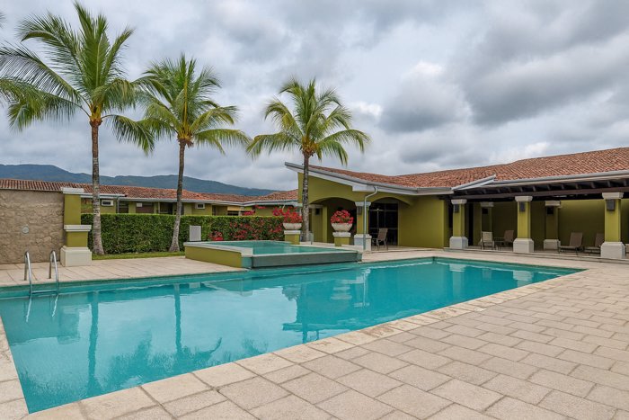Casa en Condominio con Amenidades Completas – Pozos de Santa Ana en Pozos, Santa Ana, San José — $390,000 - Foto 2 de 15