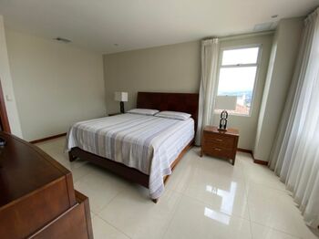 Alquiler de Magnifico Apartamento en Escazú / Mls. 25-1727 OFC JB en San Rafael, Escazú, San José — $2,300 - Foto 5 de 7