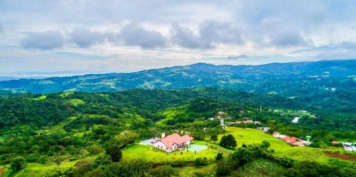 Hermosa Propiedad con Vistas En San Ramón in San Ramón, Alajuela — $2,000,000 - Photo 2 of 52