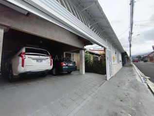 Venta de Residencia Contemporánea en Mercedes Norte, Heredia. RAH 27-541