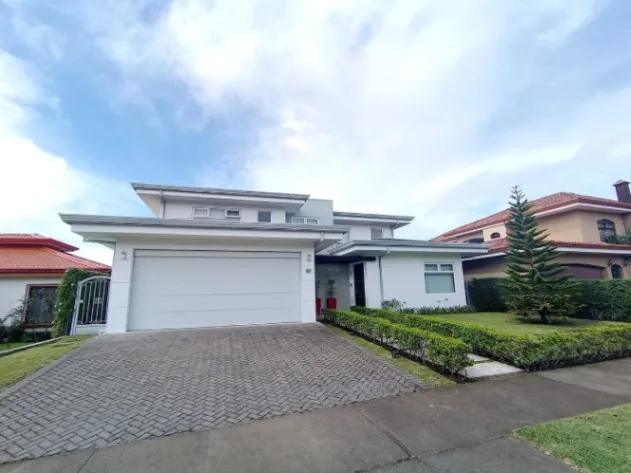 Venta casa de lujo en condominio exclusivo San Isidro Heredia in San Isidro, Heredia — $713,000