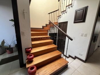 Venta de Casa en Escazú-San Rafael. RAH 26-1729 in San Rafael, Escazú, San José — $245,000 - Photo 5 of 10