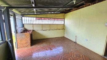 ACOGEDORA CASA CON EXCELENTE UBICACIÓN EN VILLA LIGIA,PZ. in San Isidro De El General, Pérez Zeledón, San José — $100,000 - Photo 5 of 12
