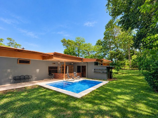 FURNISHED 2-BEDROOM HOME WITH PRIVATE POOL IN VENADO en Diriá, Santa Cruz, Guanacaste — $1,300