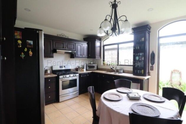 MLS-26-1739 LS VENTA HERMOSA CASA SAN ISIDRO ALAJUELA CONTACTENOS AL # 86127562 in San Isidro, Alajuela — ₡ 325 000 000