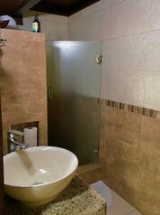 Se vende hermosa casa en La Fortuna centro con Vista al Volcán  in La Fortuna, San Carlos, Alajuela — 230 000 000 ₡ - Photo 4 of 27