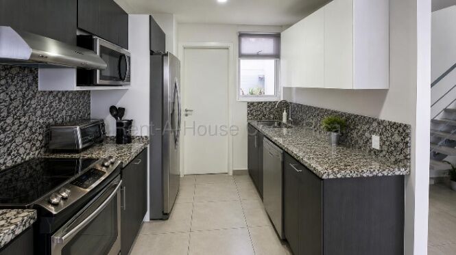 Venta de Elegante Townhouse con Amplios Espacios en Montes de Oca #27-176 GS en San Rafael, Montes De Oca, San José — $276,000