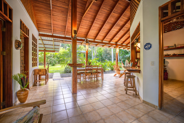 Playa Chiquita House 5 min from the beach en Cahuita, Talamanca, Limón — $445,000 - Foto 3 de 7