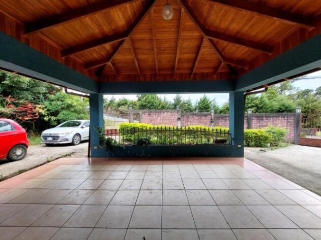 Se vende casa en San Rafael Heredia 25-1806 en Ángeles, San Rafael, Heredia — $412,000