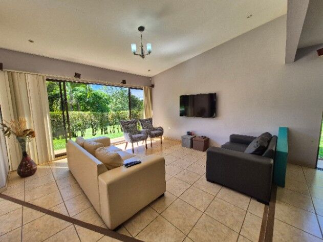 Casa con 1 hectares San Isidro del General, Perez Zeledon. in San Isidro De El General, Pérez Zeledón, San José — $358,000