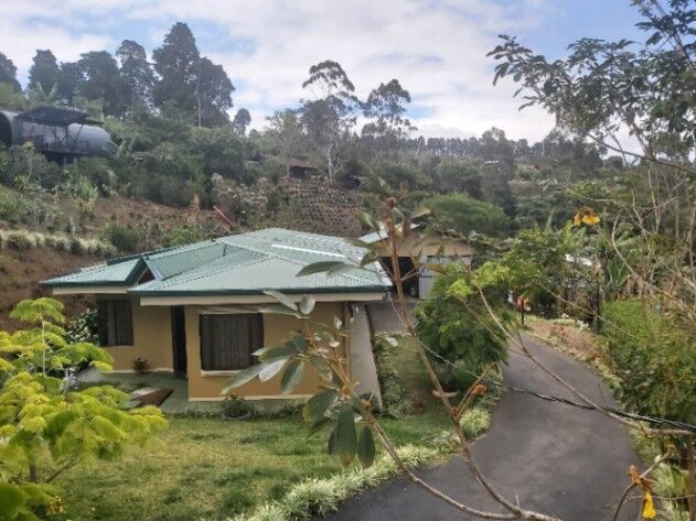 Venta de casa con una exelente vista al valle central de Costa Rica. en Cirrí Sur, Naranjo, Alajuela — $160,000