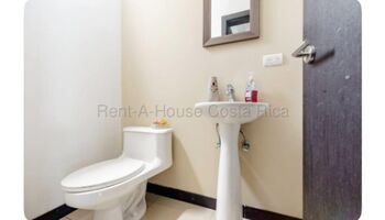 Se vende casa en Ulloa Heredia 26-1796 in Ulloa, Heredia — $250,000 - Photo 5 of 23