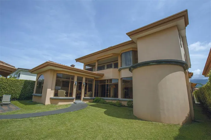 Casa con Aire Mediterraneo, Heredia Costa Rica in San Isidro, Heredia — $798,000