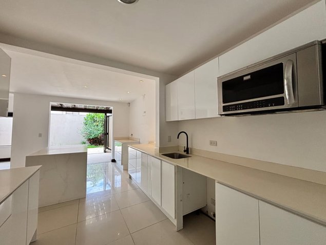 ¡REBAJO DE OPORTUNIDAD EN PARQUES DEL SOL! en Santa Ana, San José — $245,000 - Foto 3 de 15