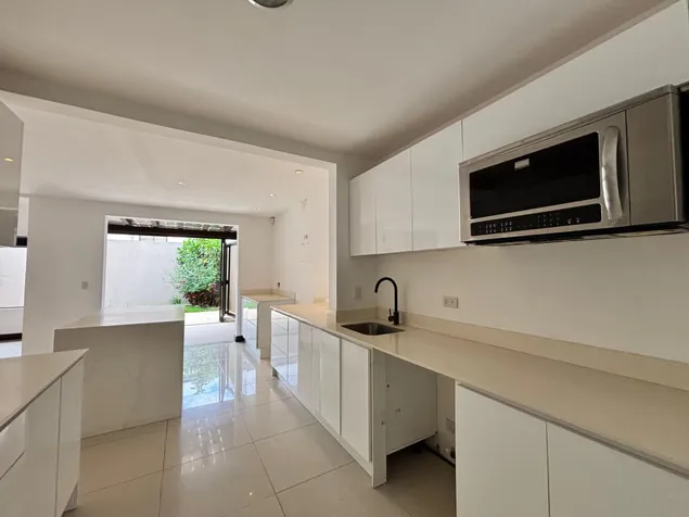 OPPORTUNITY PRICE REDUCTION AT PARQUES DEL SOL! in Santa Ana, San José — $245,000 - Photo 3 of 15
