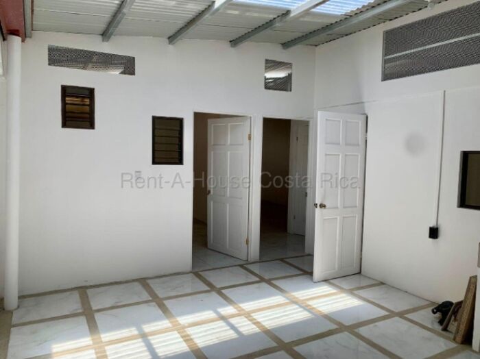 Propiedad en venta con 4 apartamentos tipo estudio ideal para inversión en Cartago #26-1859 GS en Guadalupe, Cartago — $202,000