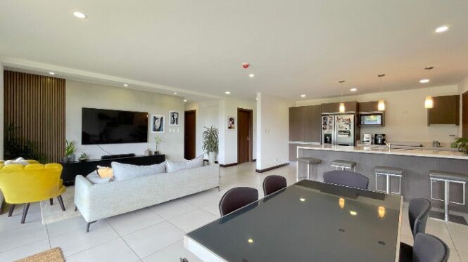 Venta de Apartamento en Escazú, San José. RAH 26-102 in San Rafael, Escazú, San José — $270,000