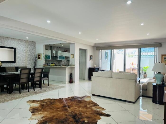 CASA EN VENTA EN SAN RAFAEL ESCAZÙ en San Rafael, Escazú, San José — $320,000