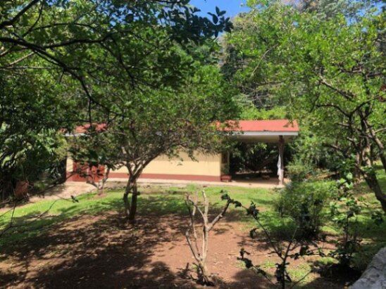 Se vende propiedad con piscina y amplio lote en La Garita Alajuela 25-1298 in Garita, Alajuela — $699,000
