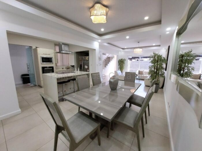 Casa iluminada y amplia en Lindora, puede ser tuya Ya  in Pozos, Santa Ana, San José — $265,000 - Photo 2 of 13