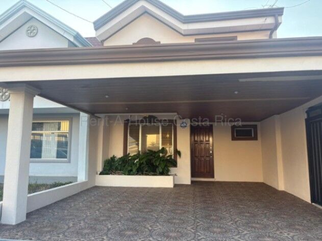 Venta de Casa en Ulloa-Heredia. RAH 26-1669 in Ulloa, Heredia — $195,000