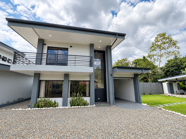 SE ALQUILA CASA CONTEMPORANEA COMPLETAMENTE AMUEBLADA EN LA HERMOSA en El General, Pérez Zeledón, San José — $1,200