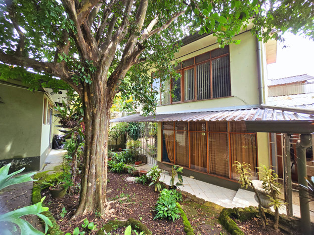 Propiedad Versátil en el Corazón de Barrio Córdoba en Zapote, San José — $3,500