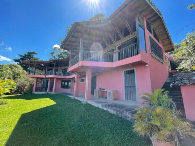 Se vende casa en San Antonio Escazú 22-1461 in San Antonio, Escazú, San José — $550,000