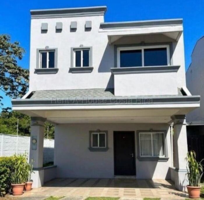 Se vende casa en La Guacima Alajuela 26-2120 en Guácima, Alajuela — ₡ 93 000 000