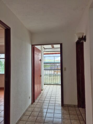Casa de estilo mediterráneo con con una generosidad de espacio poco común. San Rafael de Heredia. en Concepción, San Rafael, Heredia — $400,000