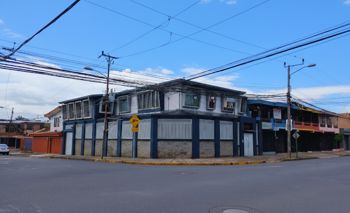 Edificio de Oficinas en Barrio Naciones Unidas