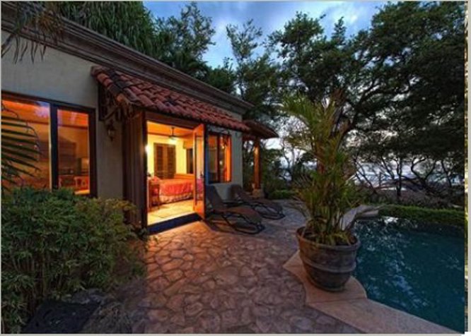 IMPRESIONANTE CASA DE PLAYA EN TAMARINDO in Tamarindo, Santa Cruz, Guanacaste — $3,700,000 - Photo 3 of 22