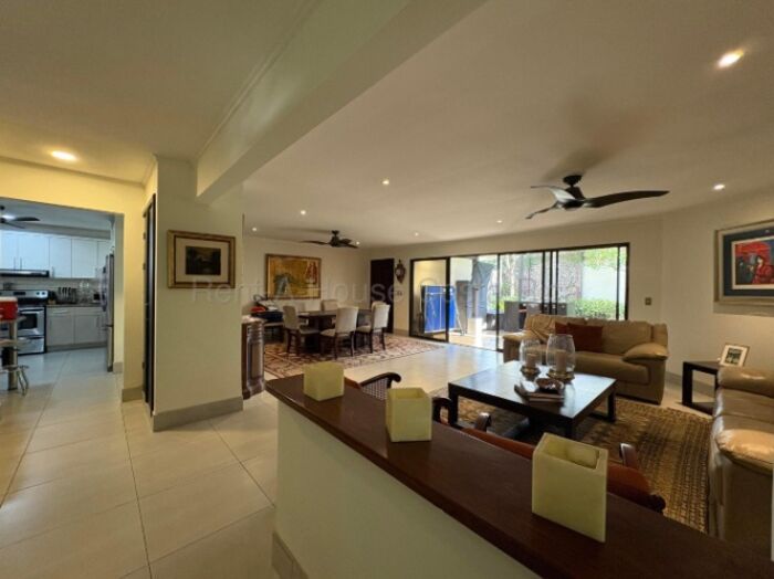 Se vende espaciosa casa en San Antonio Belén 26-1494 en San Antonio, Belén, Heredia — $485,000