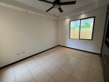 Venta de Casa en Belén, Heredia. RAH 25-1028 in San Antonio, Belén, Heredia — $250,000 - Photo 4 of 10