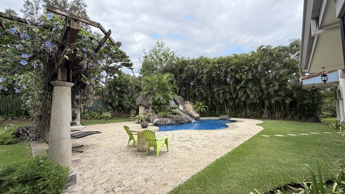 Villa Palma San Rafael de Alajuela, 5 Habitaciones| $1,350,000 in Las Horquetas, Sarapiquí, Heredia — $1,350,000 - Photo 2 of 28