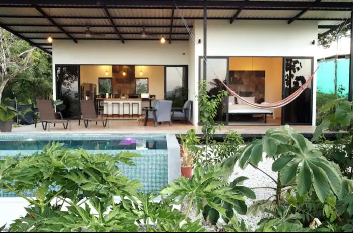 Propiedad con Piscina Privada y Vista al Valle en Cóbano, Puntarenas — $425,000
