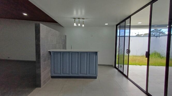 Venta de Casa en Granadilla de Curridabat. en Granadilla, Curridabat, San José — $295,000