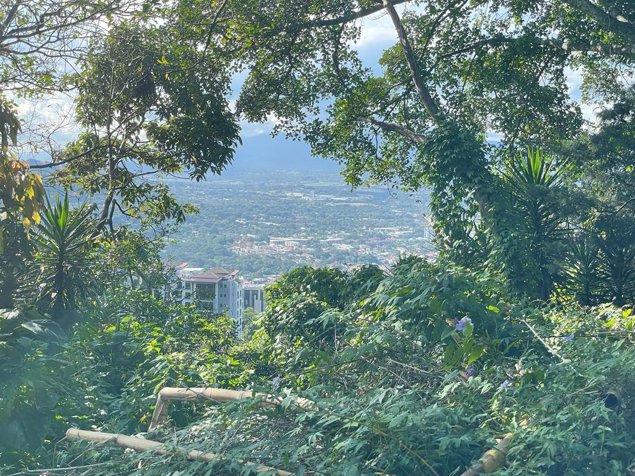 Unique lot with spectacular views in Santa Ana en Santa Ana, San José — $275,000