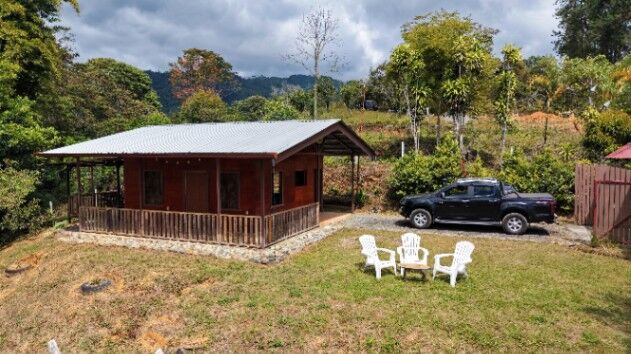 CABANA DE MONTANA CON VISTA AL VALLE EN QUEBRADAS, PEREZ ZELEDON in San Isidro De El General, Pérez Zeledón, San José — $59,999