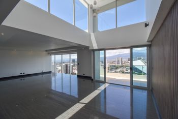 Penthouse de 3 habitaciones en La Sabana en Mata Redonda, San José — $4,800 - Foto 5 de 40
