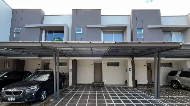 Se vende casa con mucha luz natural en Ulloa Heredia 26-1160 in Ulloa, Heredia — $245,000